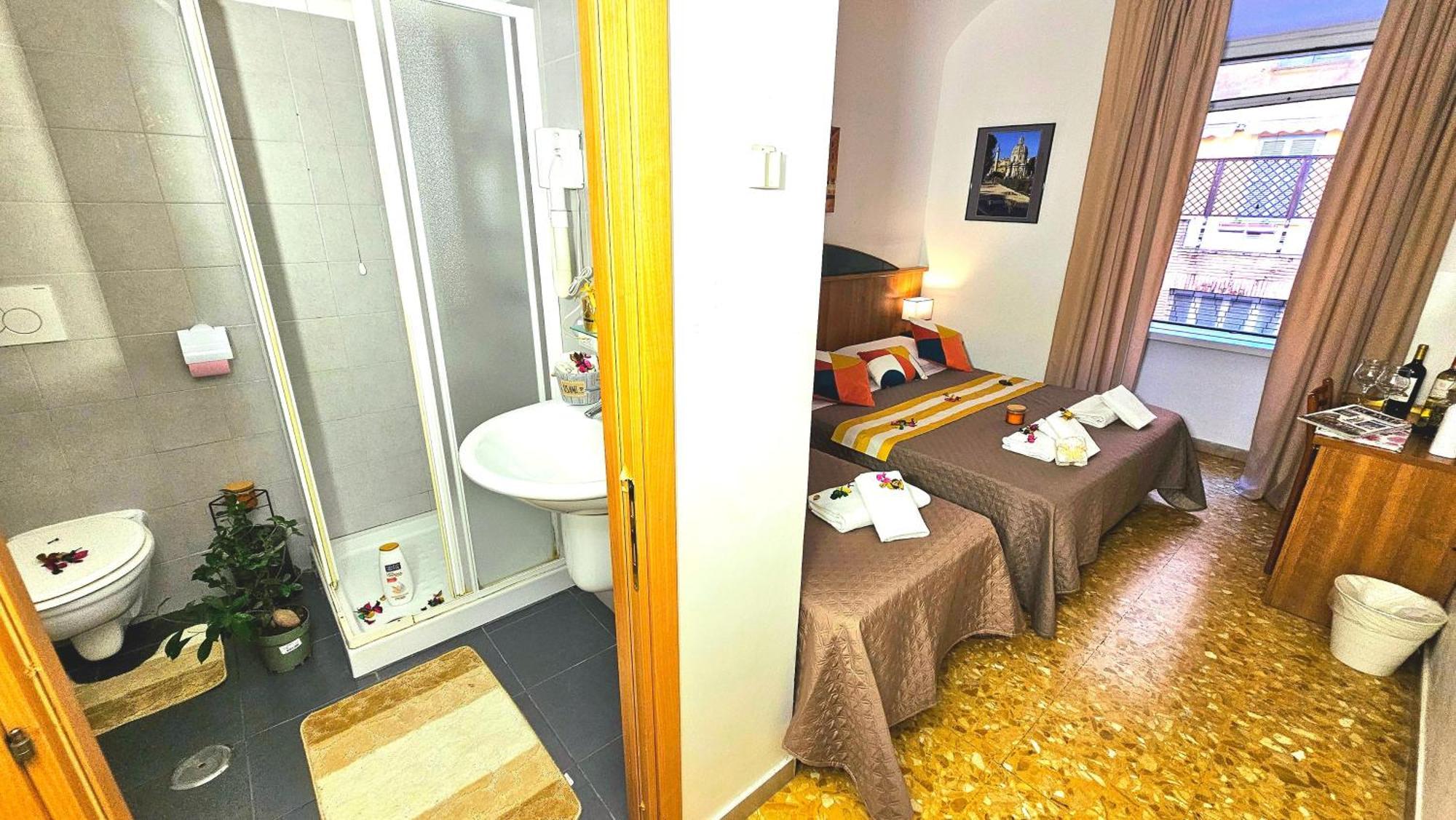 לינה וארוחת בוקר A Casa Simpatia Roma - Free Parking If You Book 4 Nights מראה חיצוני תמונה