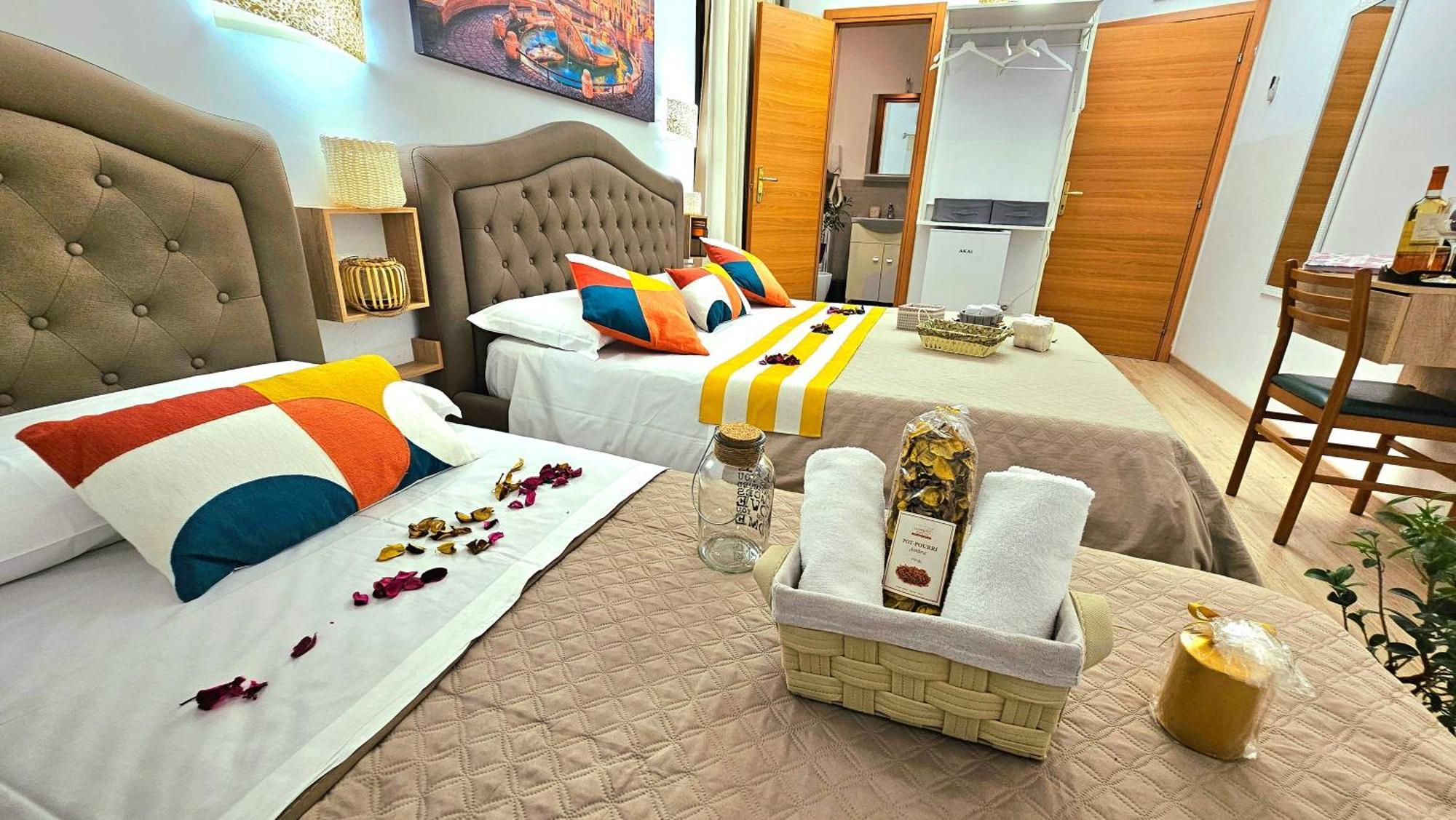 לינה וארוחת בוקר A Casa Simpatia Roma - Free Parking If You Book 4 Nights מראה חיצוני תמונה