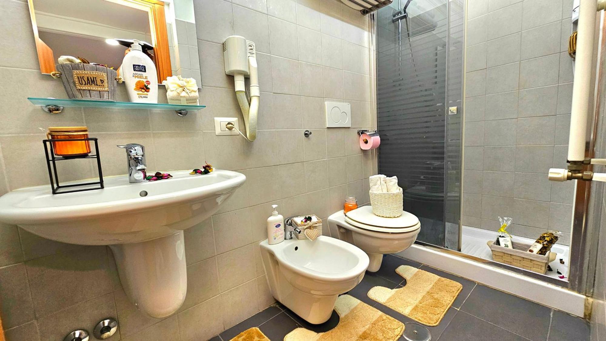 לינה וארוחת בוקר A Casa Simpatia Roma - Free Parking If You Book 4 Nights מראה חיצוני תמונה