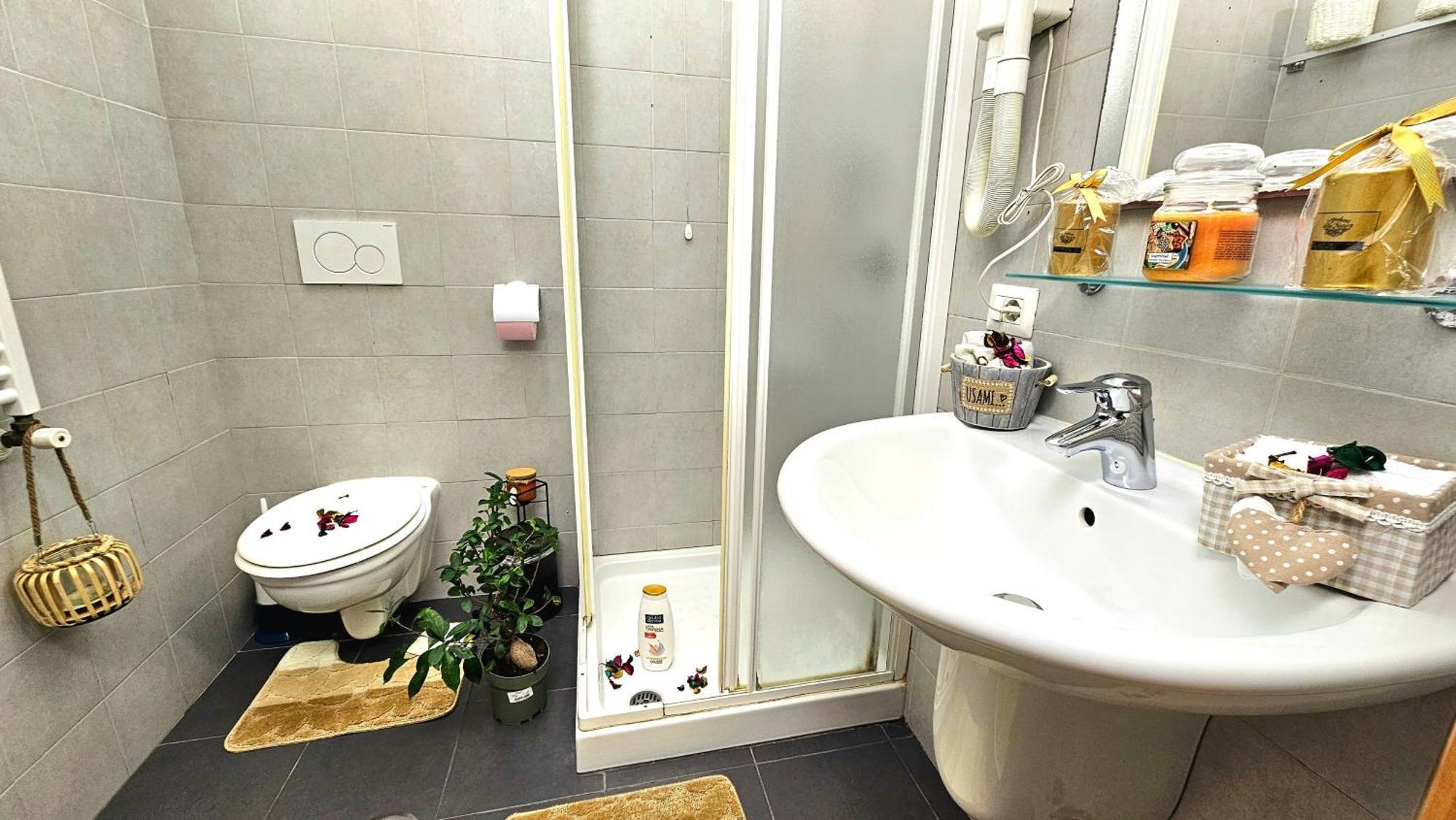 לינה וארוחת בוקר A Casa Simpatia Roma - Free Parking If You Book 4 Nights מראה חיצוני תמונה