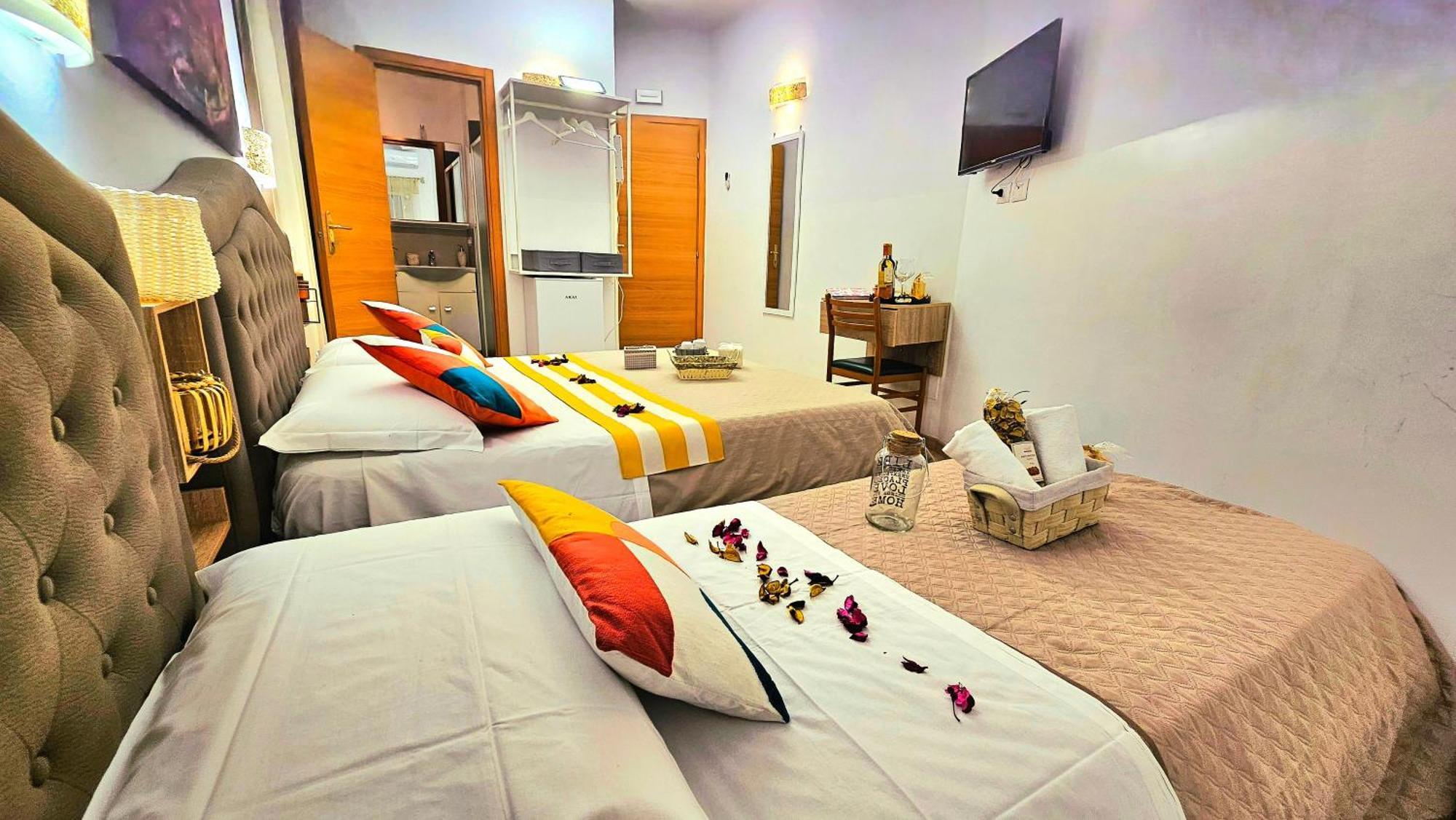 לינה וארוחת בוקר A Casa Simpatia Roma - Free Parking If You Book 4 Nights מראה חיצוני תמונה