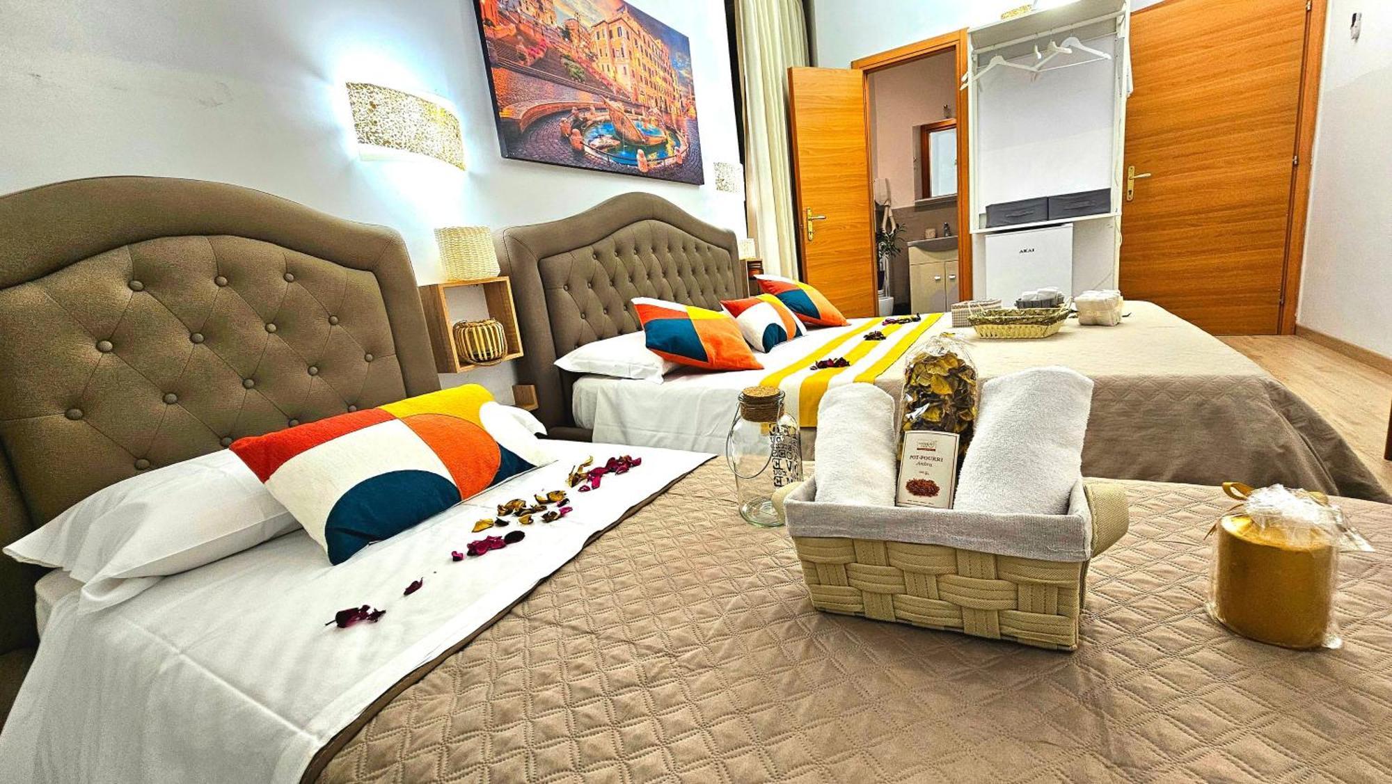 לינה וארוחת בוקר A Casa Simpatia Roma - Free Parking If You Book 4 Nights מראה חיצוני תמונה